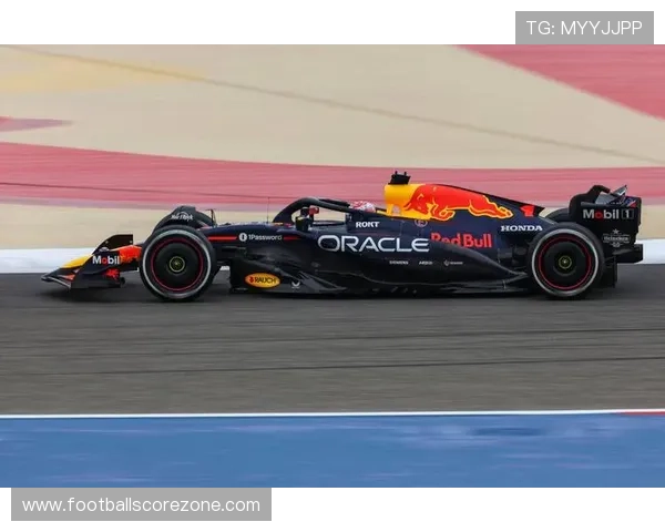 F1赛季最新动态：梅赛德斯与红牛激烈竞争，维斯塔潘称霸赛事